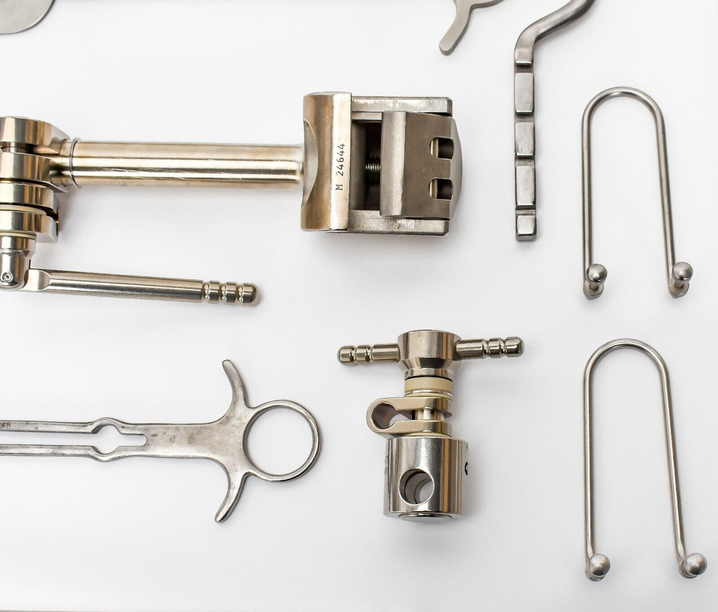 Integra Omni-Tract LapoTract Retractor Set 3422R 205-324 MB574R 205-324