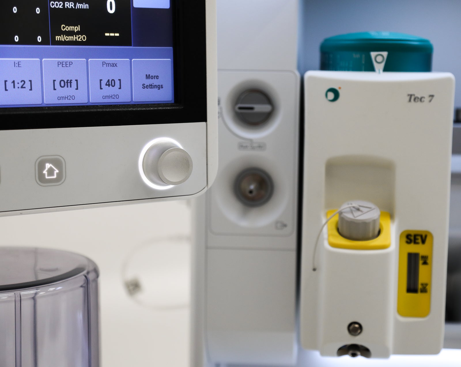 GE Carestation 650 Anesthesia Machine; E-sCAiO Gas Module, Philips IntelliVue MX550