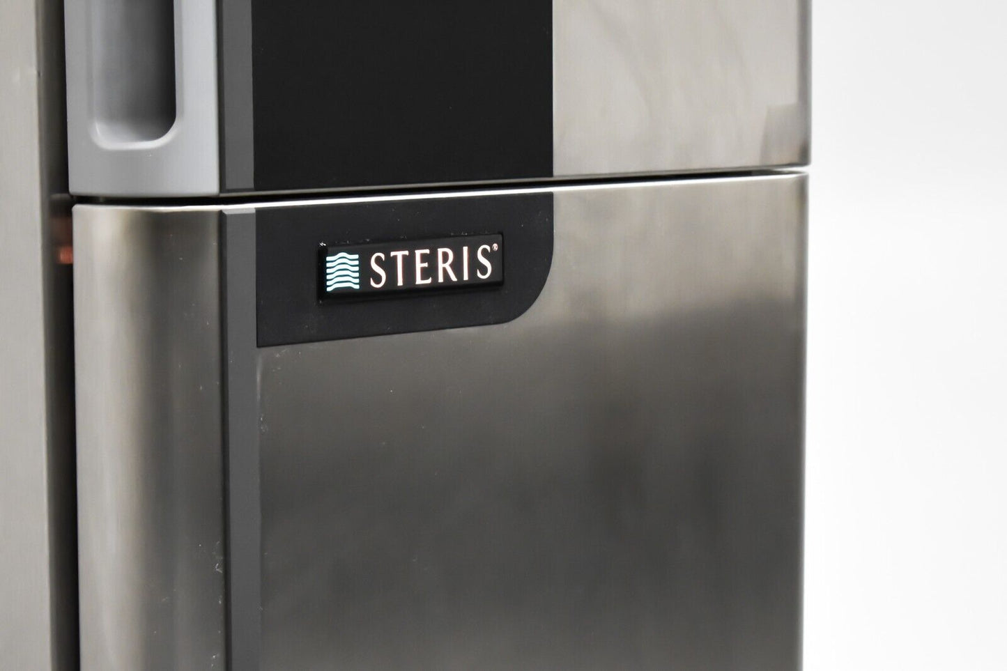 STERIS V-PRO S2 Low Temperature Hydrogen Peroxide Sterilization System